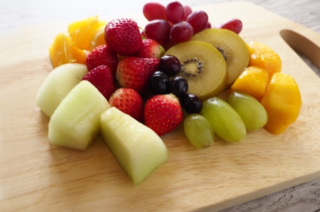 ウォーターサーバーの水でフルーツウォーターを作るなら…？ 果物の栄養素を採点してみた！